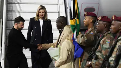 الرئيس زيلينسكي أثناء وصوله إلى جنوب أفريقيا