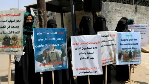 يمنيون يطالبون بعودة المساعدات الدولية