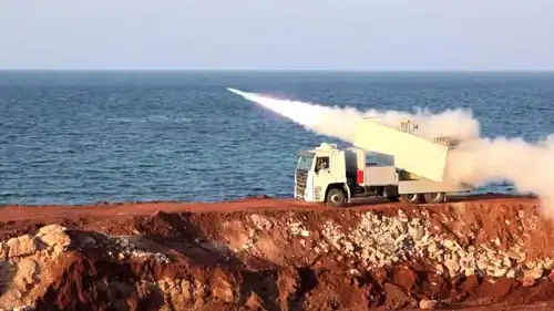 من مناورز إيرانية بمضيق هرمز 16 فبراير 2026