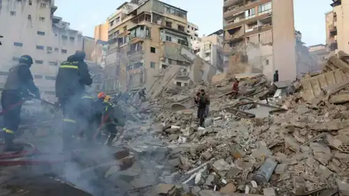 الطوارئ في أعقاب غارة إسرائيلية في حي الباشورة