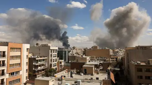 دخان جراء قصف أمريكي إسرائيلي على طهران، إيران