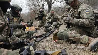 جنود أوكرانيون على جبهة القتال 