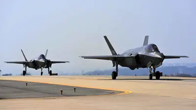 طائران مقاتلتان طراز F-35A