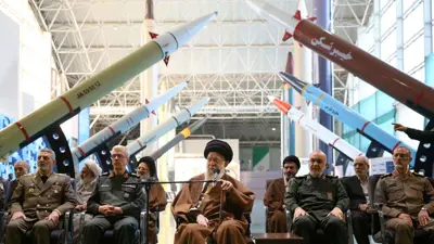 خامنئي مع قيادات الحرس الثوري