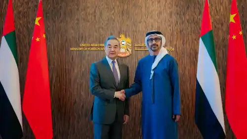 وزير الخارجية الإماراتي ونظيره الصيني