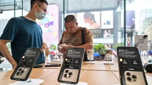 من متجر يتبع شركة أبل