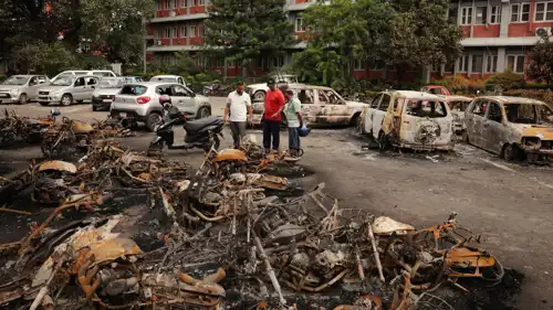 مشهد للدمار الذي خلفته الاحتجاجات
