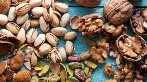 الجوز والفستق الحلبي 