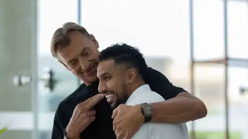 هيرفي رينارد مدرب المنتخب السعودي مع سالم الدوسري