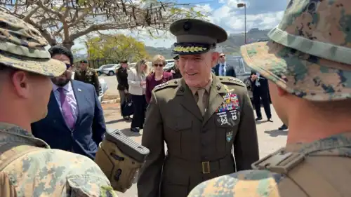  الجنرال فرنسيس دونوفان خلال زيارة فنزويلا