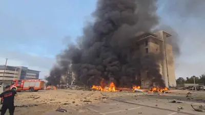 جانب من الحرائق التي اندلعت في ساحة مايكروسوفت