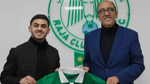 فيصل أبو رزوق (شرارة) مع رئيس الرجاء