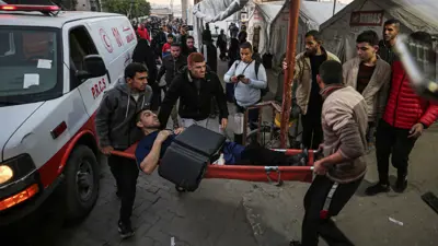 إسعاف مصاب في غزة