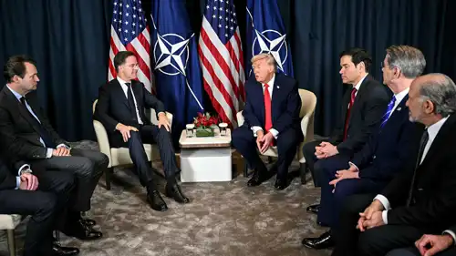 ترامب وإدارته في اجتماع سابق روته