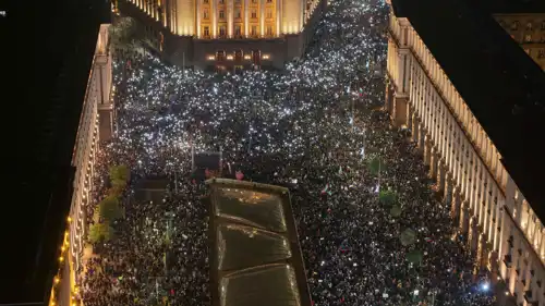 عشرات الآلاف يحاصرون البرلمان البلغاري 