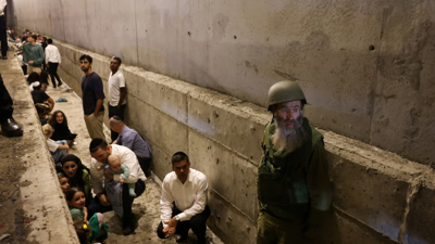 لحظة إطلاق صفارات الإنذار في وقت سابق بإسرائيل