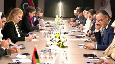 خوري خلال الاجتماع