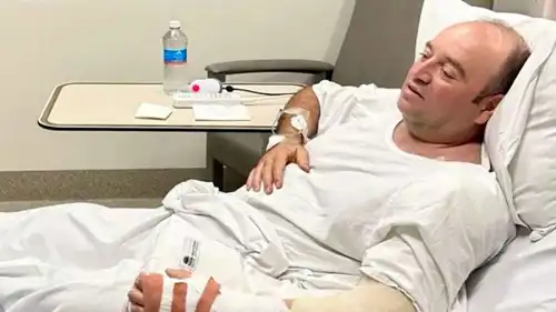 أحمد الأحمد في المستشفى