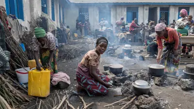 عائلة كونغولية نازحة جراء الصراع بين السلطات وحركة "إم23"
