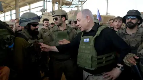 نتنياهو خلال زيارة ميدانية لقواته في الشمال