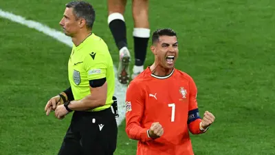 كريستيانو رونالدو يحتفل بهدفه في شباك ألمانيا