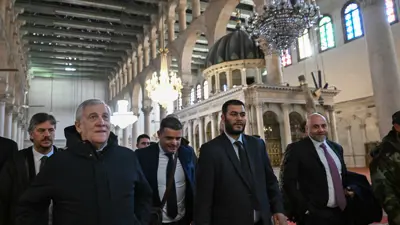 بدأ وزير الخارجية الإيطالي أنطونيو تاياني الجمعة أول زيارة رسمية إلى  سوريا بعد سقوط بشار الأسد، بجولة في الجامع الأموي في دمشق.