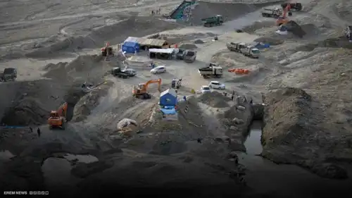 منجم في جبال منطقة يافتال سفلا في أفغانستان