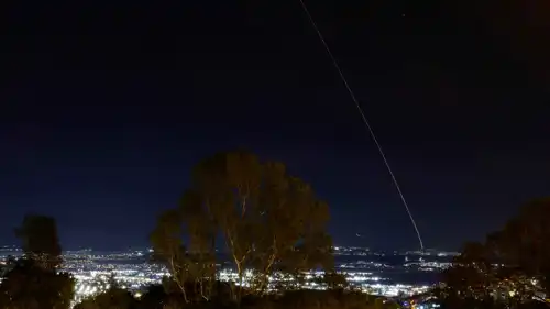 الدفاعات الإسرائيلية تتصدي لصواريخ أطلقت من إيران