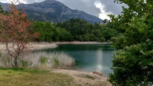 إحدى بحيرات اليونان