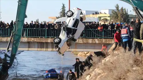 سيارة خليل اثناء انتشارها من النهر