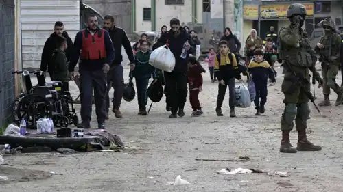 فلسطينيون يخلون منازلهم بالضفة الغربية بقرار إسرائيلي