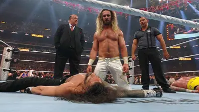 من نزال سيث رولينز وسي إم بانك ورومان رينز