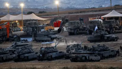 دبابات إسرائيلية على حدود قطاع غزة