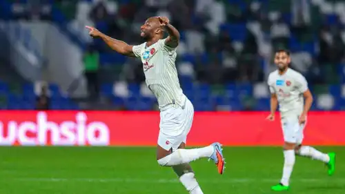 ياكو ميتي نجم ضمك يسجل أمام الفتح ويسخر من حكام الـVAR 