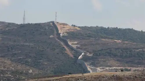 جدار خرساني في يارون قرب الحدود اللبنانية الإسرائيلية