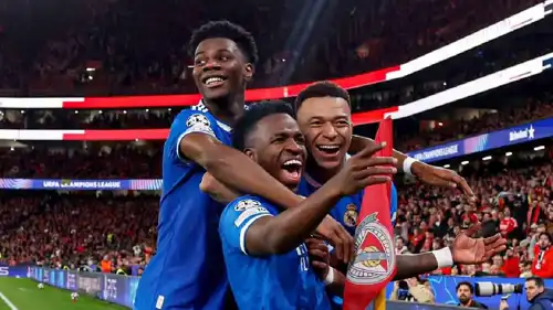 احتفال فينيسيوس جونيور نجم ريال مدريد بهدفه في بنفيكا