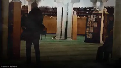 قتل الرجل الذي صلى بجانبه.. جريمة داخل مسجد تصدم فرنسا