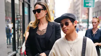 أنجلينا جولي وابنها باكس