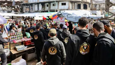 عناصر من شرطة حماس في أسواق غزة