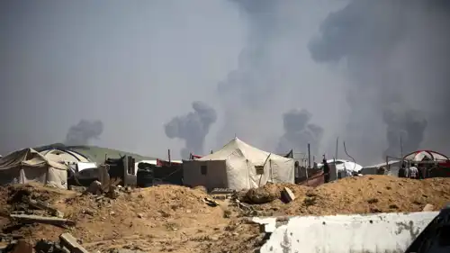 دخان كثيف في سماء مدينة غزة جراء القصف الإسرائيلي