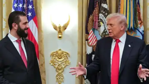 دونالد ترامب خلال لقاء سابق مع الرئيس السوري أحمد الشرع