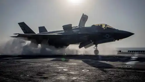 مقاتلة إف 35 أمريكية تستعد لتنفيذ هجمات بإيران