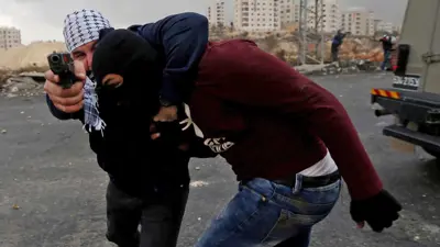 عنصر من  المستعربين