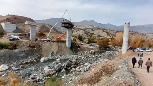 انهيار جسر قيد الإنشاء في تركيا