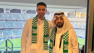 عمر السومة مع خالد العيسى رئيس الأهلي السعودي