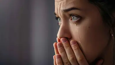 سيدة حزينة (تعبيرية)