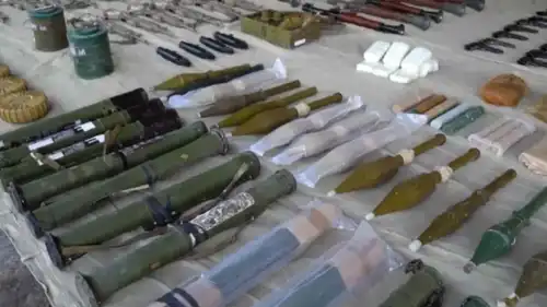 أسلحة ضبطتها السلطات الإسرائيلية في وقت سابق