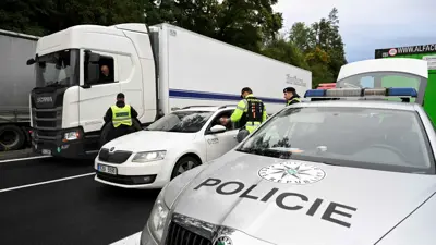 شرطة في التشيك تجري عمليات تفتيش على مهاجرين