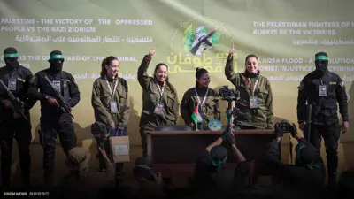 لقطات من تسليم الرهائن 