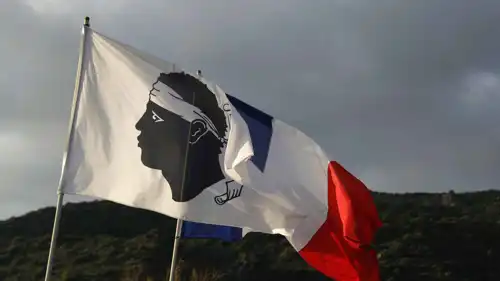 علما فرنسا وكورسيكا